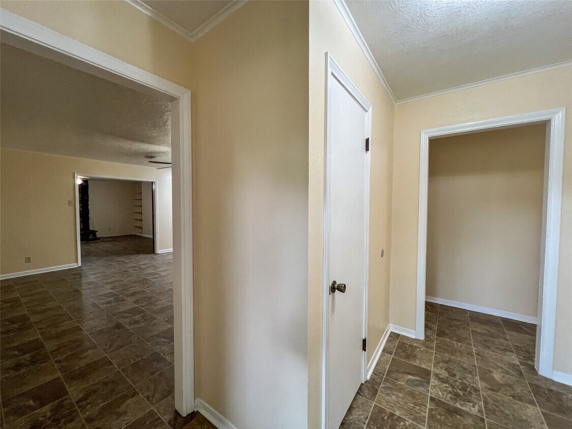 Foto principal - 8610 Overhill Ln