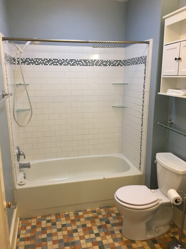 Foto del edificio - 2 Bedroom 1 Bathroom Home - Located Near D...