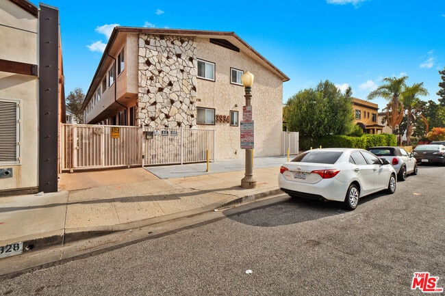 Building Photo - 3934 Van Buren Plz