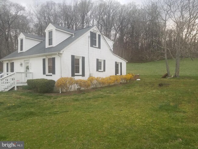 Building Photo - 7095 Rose Hill Rd