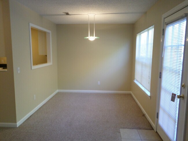 Building Photo - Quail Hollow
