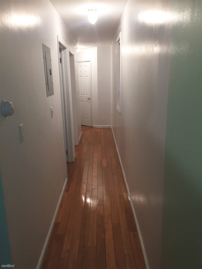 Foto del edificio - 3 br, 1 bath House - 10332 106th St