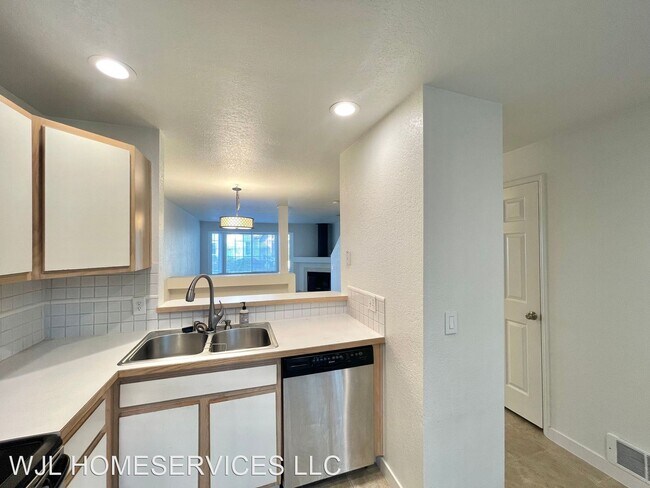 Foto del edificio - 2 br, 2.5 bath House - 630 122nd Ave NE