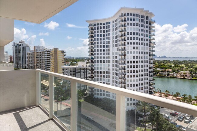 Foto del edificio - 5701 Collins Ave