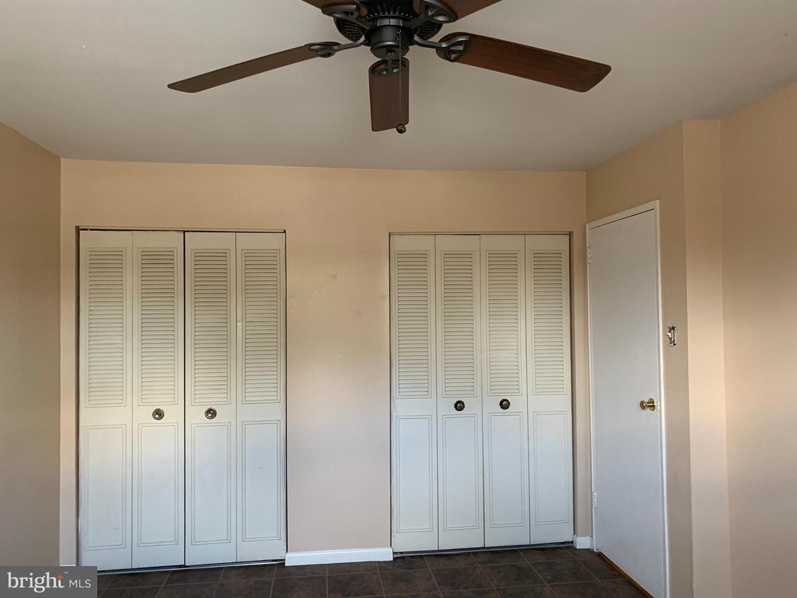 230 E Evesham Rd Unit B10, Glendora, NJ 08029 Room for Rent in Glendora, NJ