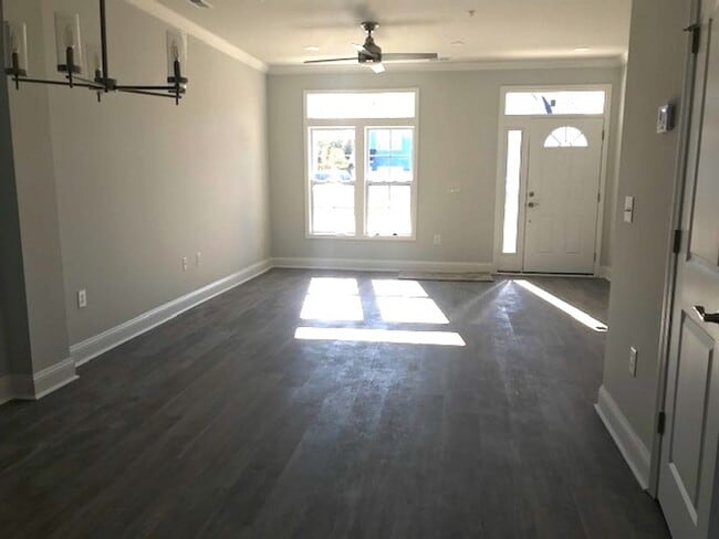 Building Photo - Available Now! - Pet Friendly 2 Bedroom, 2...