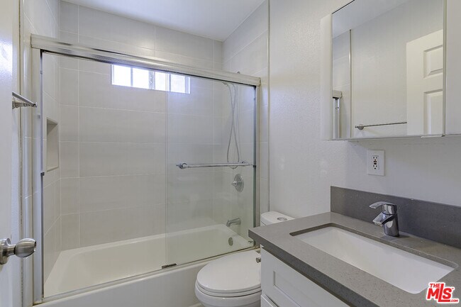 Building Photo - 4442 Verdemour Ave
