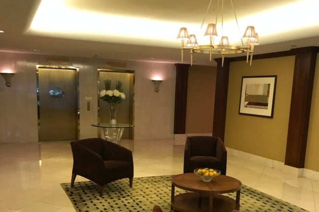 lobby - 5000 Battery Ln
