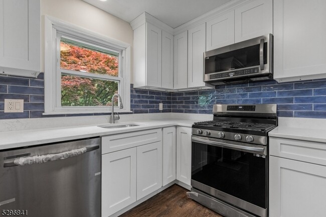 Building Photo - 44 Monhegan Ave