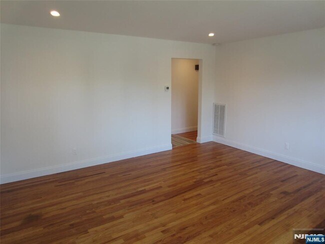 Building Photo - 423 Leonhardt Dr