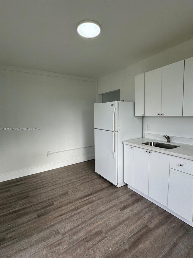 Foto del edificio - 668 SW 7th St