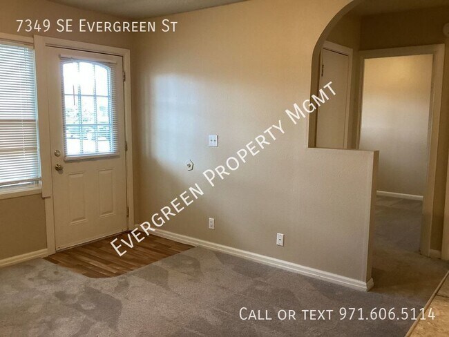 Foto del edificio - *FREE APP FEES!! 1 Bdrm with a Den! Discov...