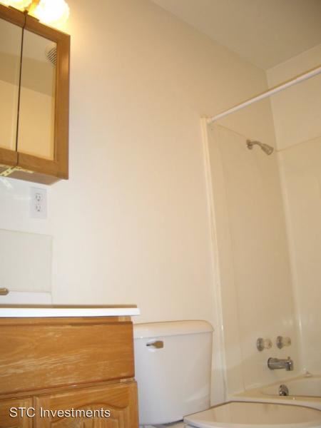 Building Photo - 3 br, 1 bath House - 427 W. Orchard