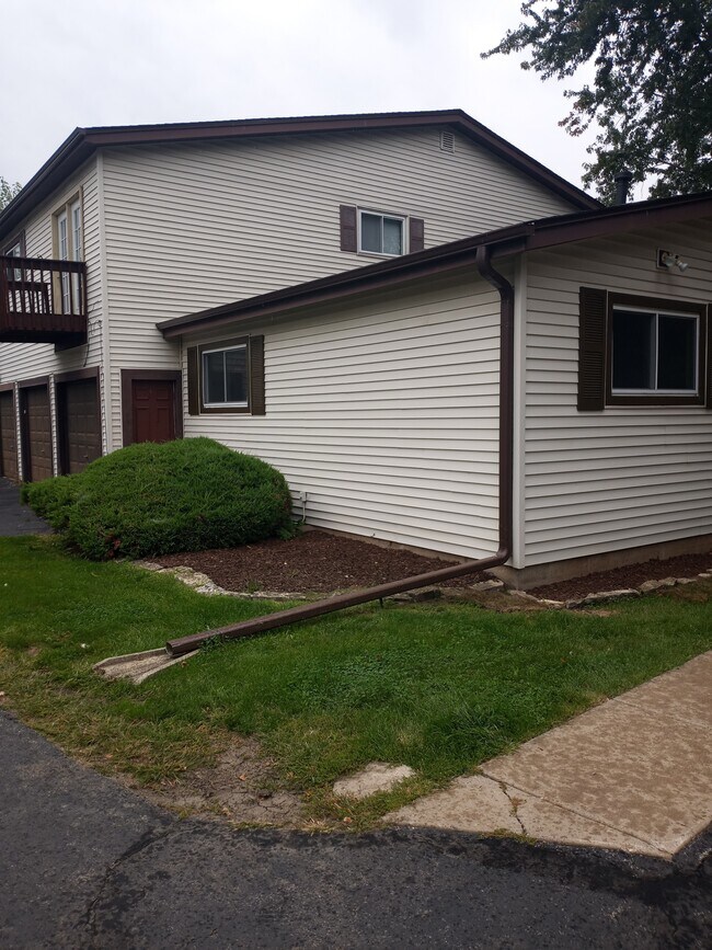 Building Photo - 821 Gael Dr