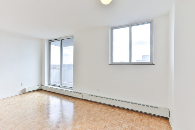 Photo du bâtiment - 80 Cosburn Avenue
