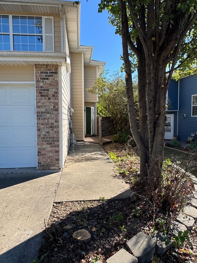 Foto del edificio - 3708-3710 Prescott Dr