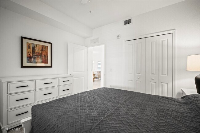 Building Photo - 15285 Grn Acrs Ave