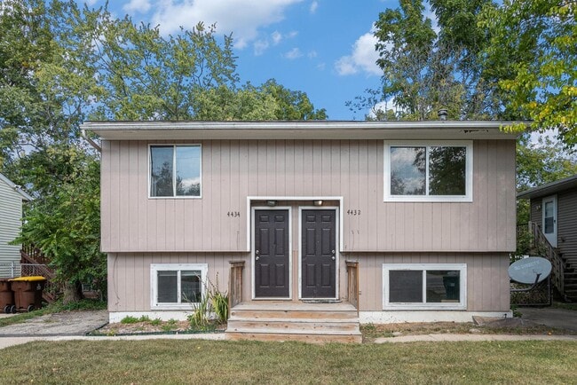 Building Photo - 4434 E Willoughby Rd