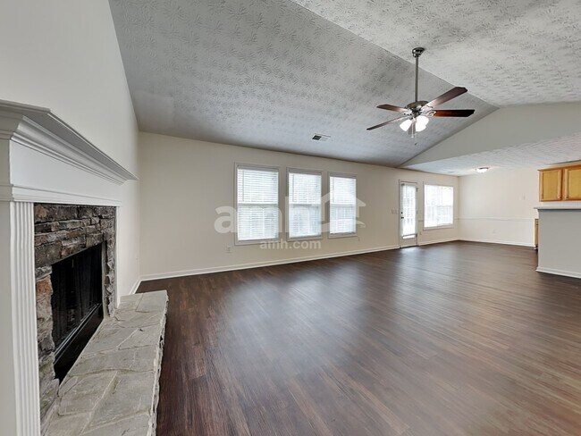 Foto del edificio - 2347 Swan Lake Dr SW
