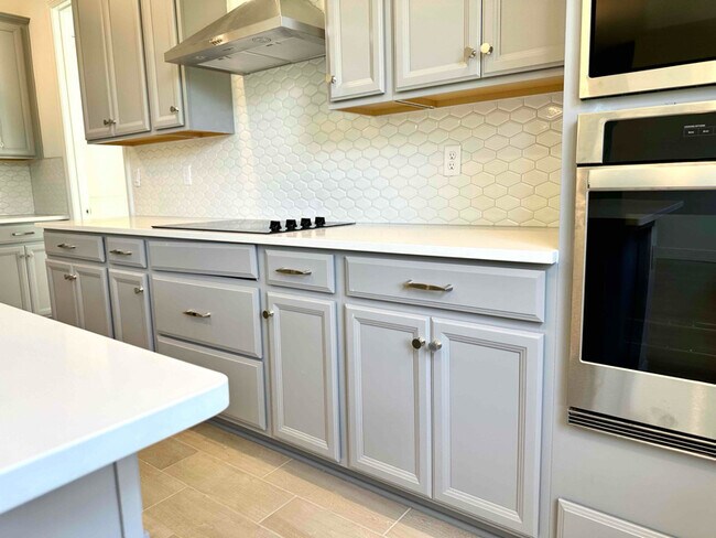 Building Photo - 30092 Island Club Dr