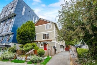 Building Photo - 844 NE 66th St