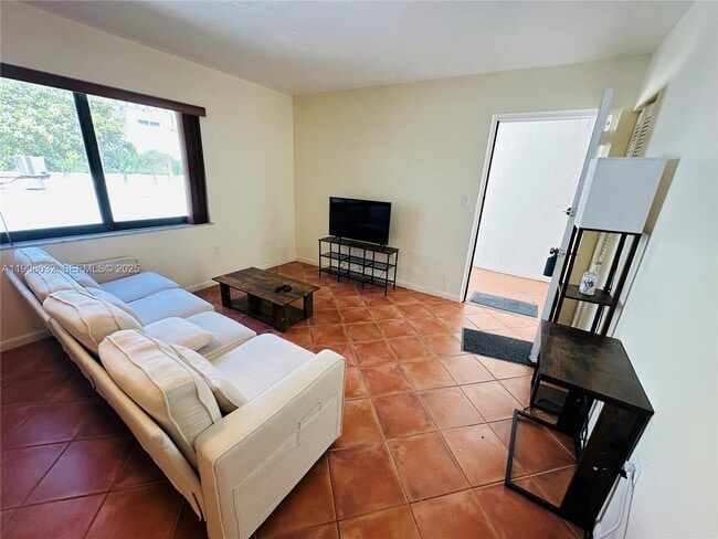 Building Photo - 619 Euclid Ave