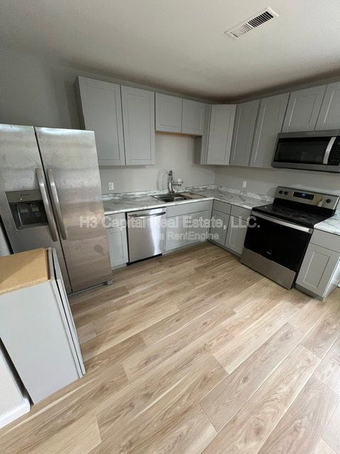 Foto del edificio - 2453 Cleveland Blvd