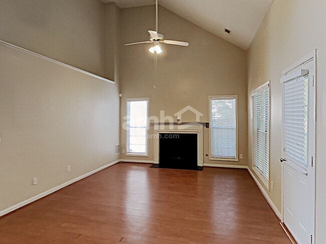 Foto del edificio - 670 Old Johnson Rd