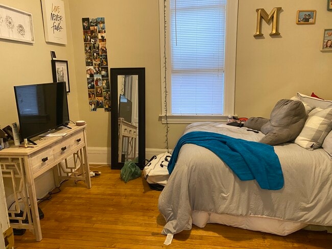 Building Photo - 3078 N Bartlett Ave