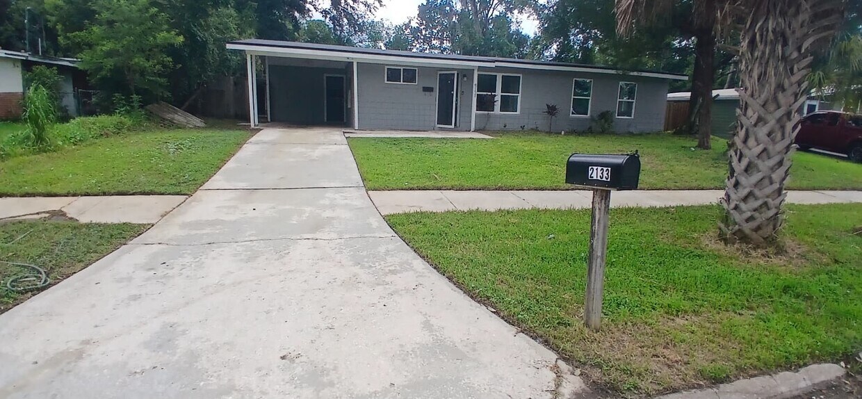 Foto del edificio - 2133 Hugh Edwards Dr