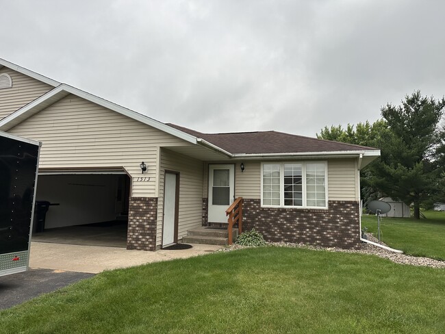 Building Photo - 1513 Brenda Dr