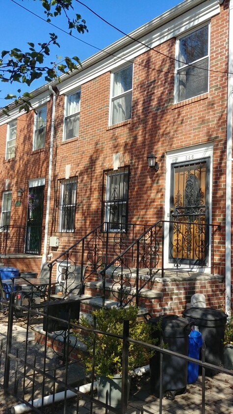 Front - 346 1st St