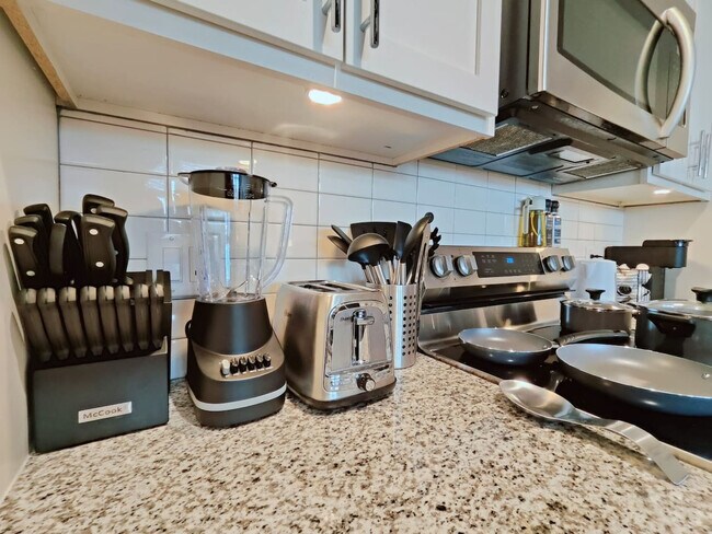 Foto del edificio - 212 W Roberts Ave