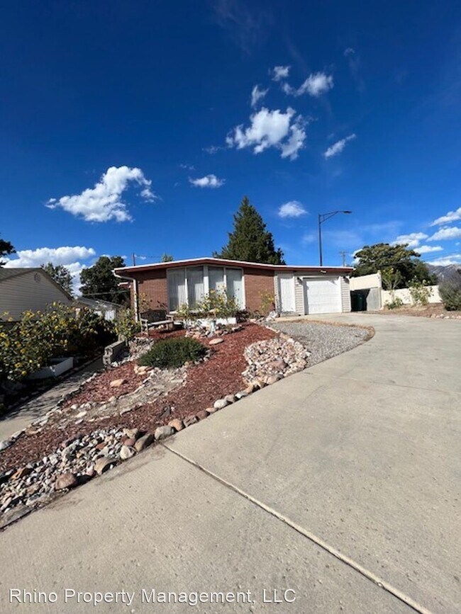 Foto del edificio - 4 br, 3 bath House - 691 E Wyandotte Ave