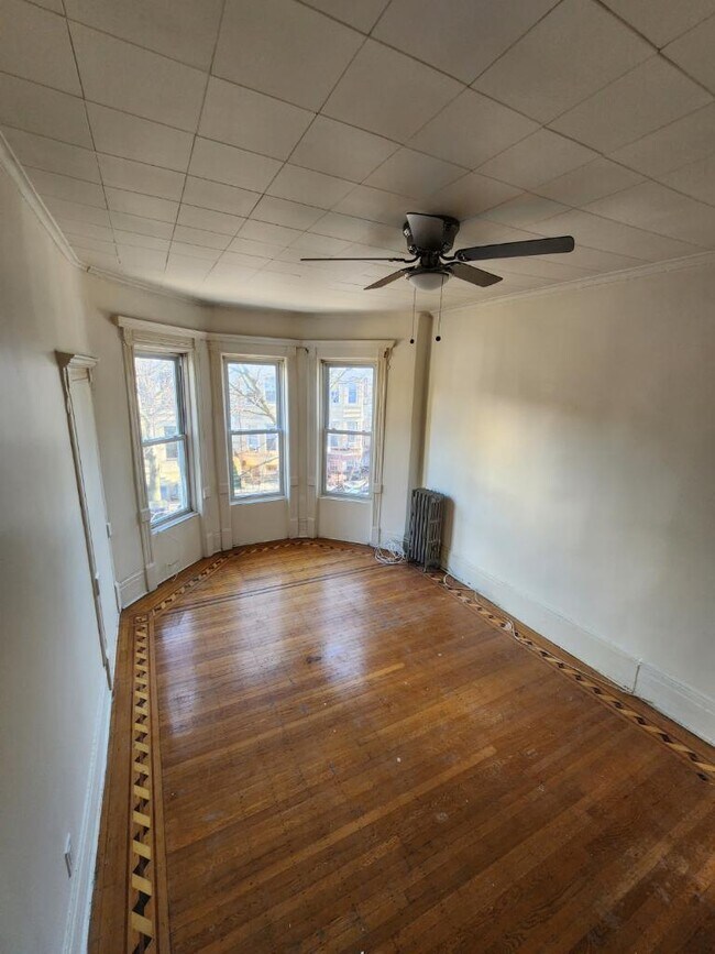 Building Photo - 371 Weirfield St