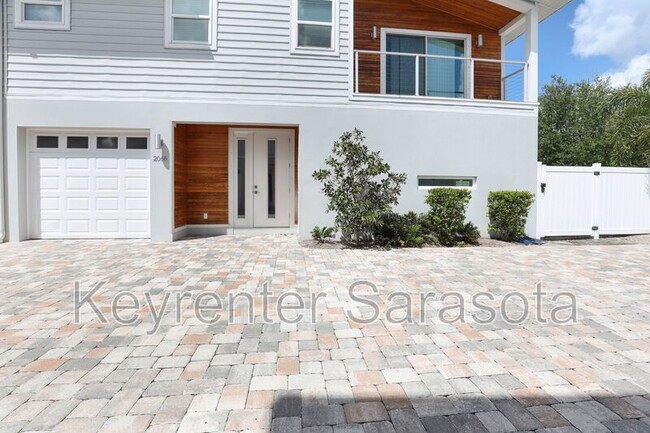 Foto del edificio - 2066 Roselawn St