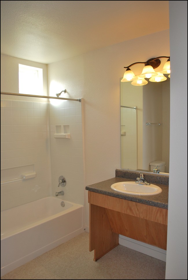 Baño - Sierra Vista Apartments