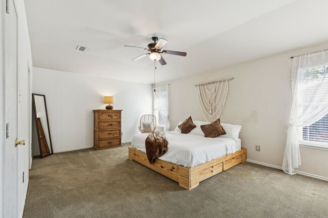 Foto del edificio - FLEXIBLE LEASE, STAY LONGER SAVE MORE!