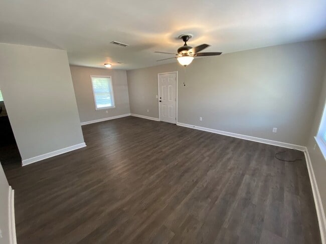 Building Photo - 902 Landview Dr