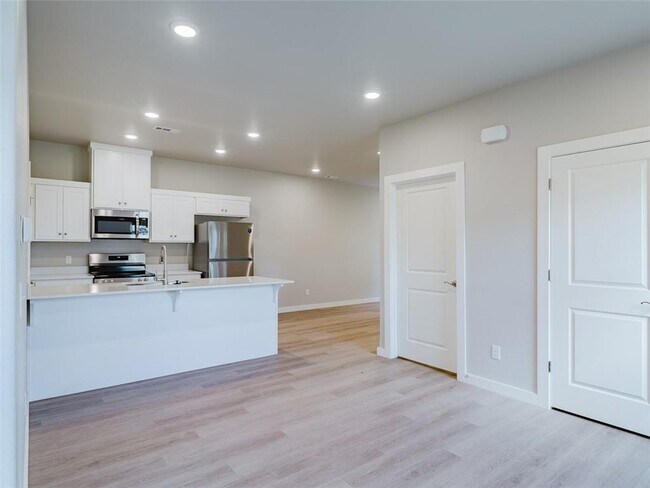 Building Photo - 1803 SW Casuarina Dr