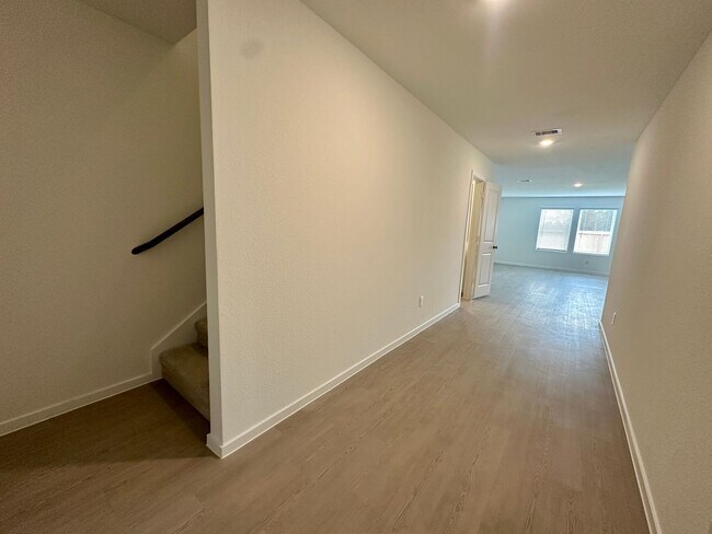 Building Photo - For Lease | 4 Bed, 2.5 Bath |1,979 Sq Ft | Caney Mills |
