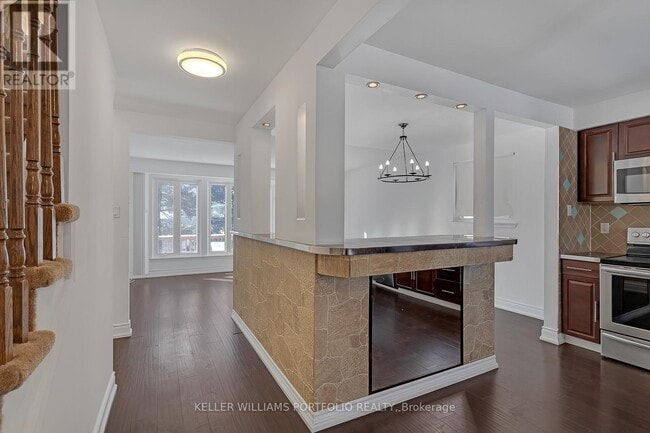 Building Photo - 37 Banner Crescent