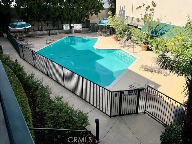 Foto del edificio - 4501 Cedros Ave