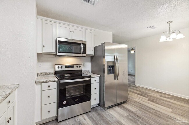 Building Photo - 851 Barksdale St