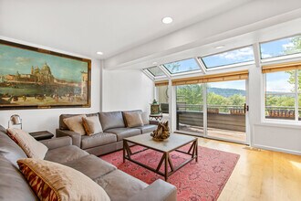 Building Photo - 100 N 8th St