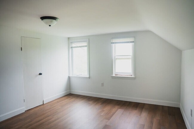Building Photo - 914 Hellertown Rd