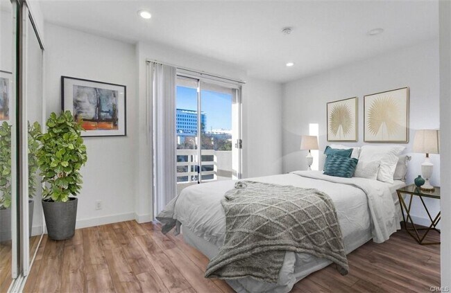 Foto del edificio - 8614 Burton Way