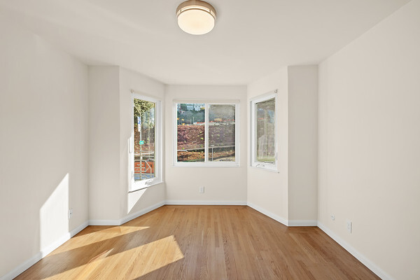 Building Photo - 828 Bay St