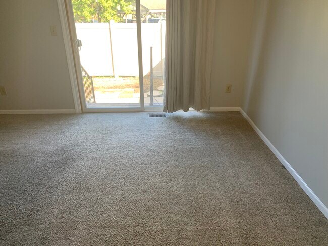 Building Photo - 447 Lockhaven Ct