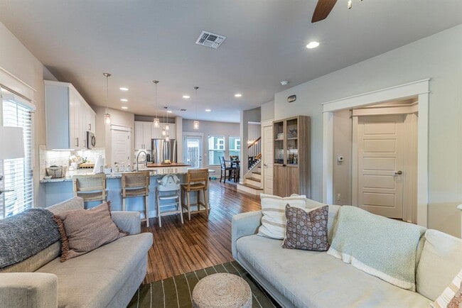 Foto del edificio - 1700 Singleton Ave